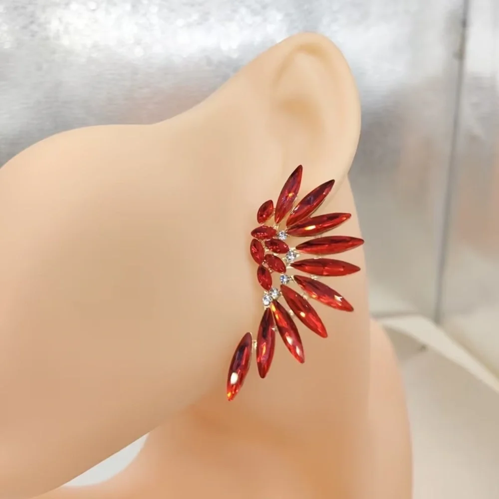 Elegant Gold Winged Earrings. Luxury Wing Alloy Inlaid Glass earrings. Lucky 🪽